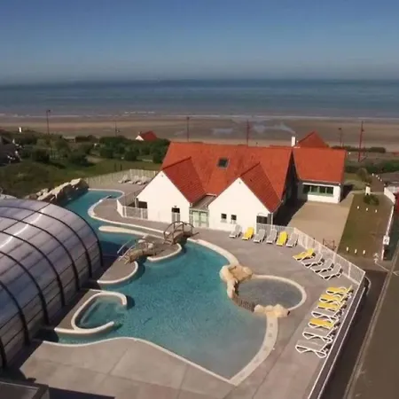 캠프장 Mobil Au Bord De La Mer, Vue Sur La De La Falaise A *