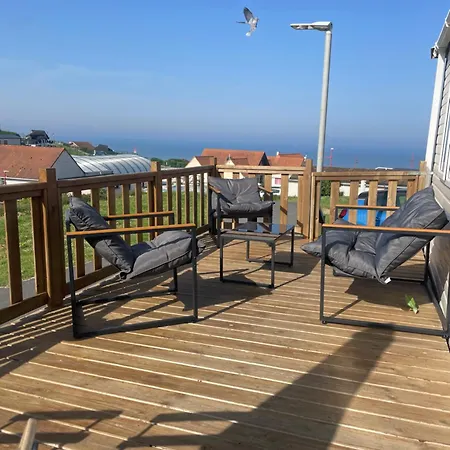 Mobil Au Bord De La Mer, Vue Sur La De La Falaise A *