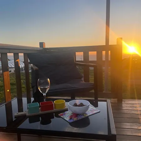 Mobil Au Bord De La Mer, Vue Sur La De La Falaise A Кемпинг *