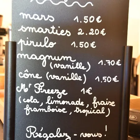 Kemp Mobil Au Bord De La Mer, Vue Sur La De La Falaise A