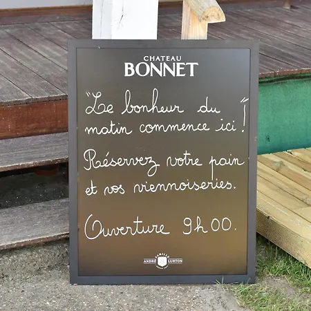 Mobil Au Bord De La Mer, Vue Sur La De La Falaise A *